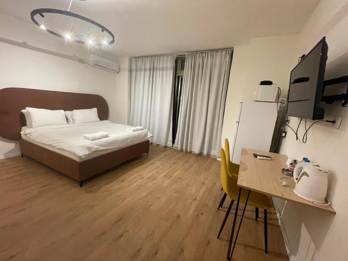 Rothschild 79 Hotel Petach Tikva Luaran gambar